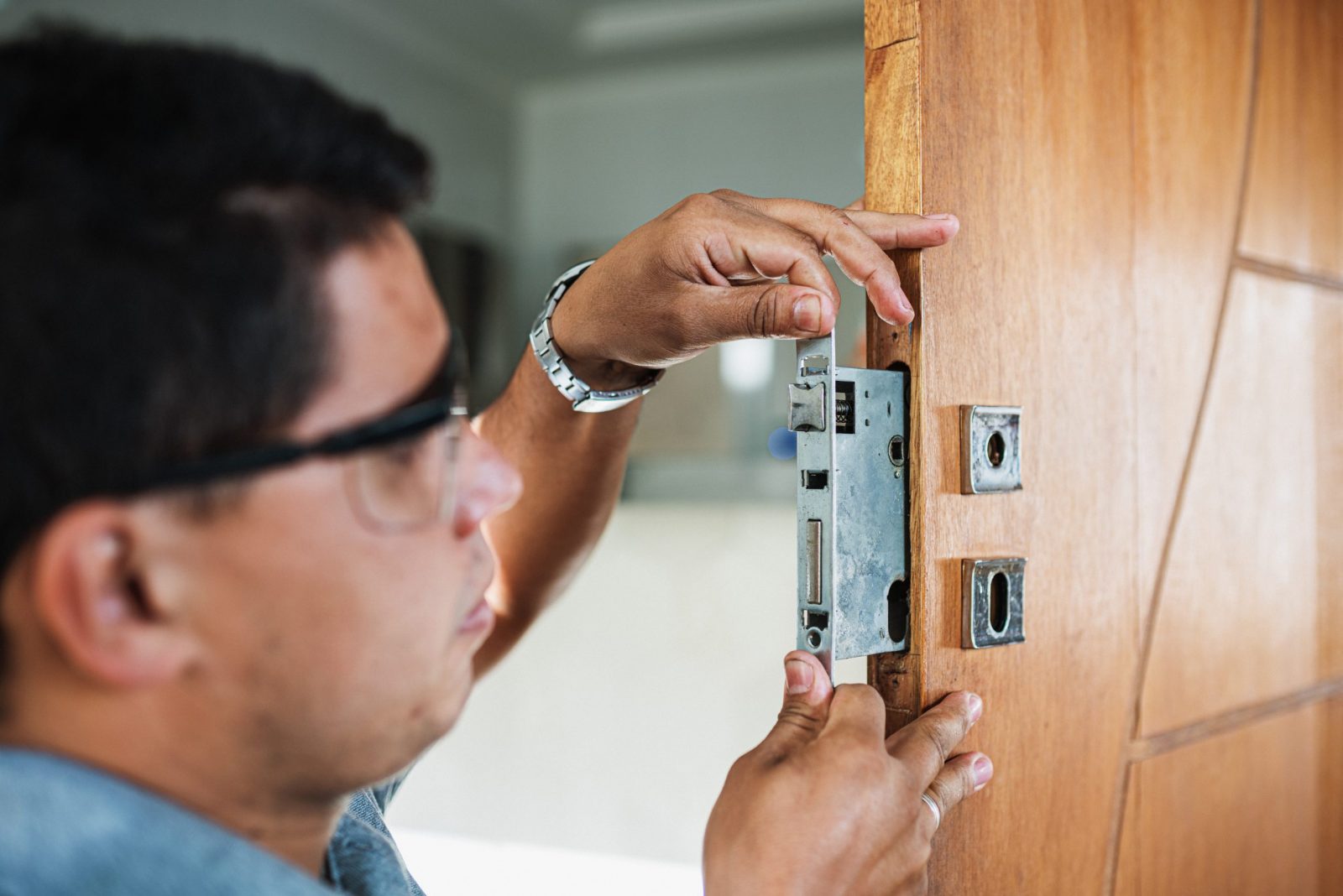 Our emergency door service is available 24/7